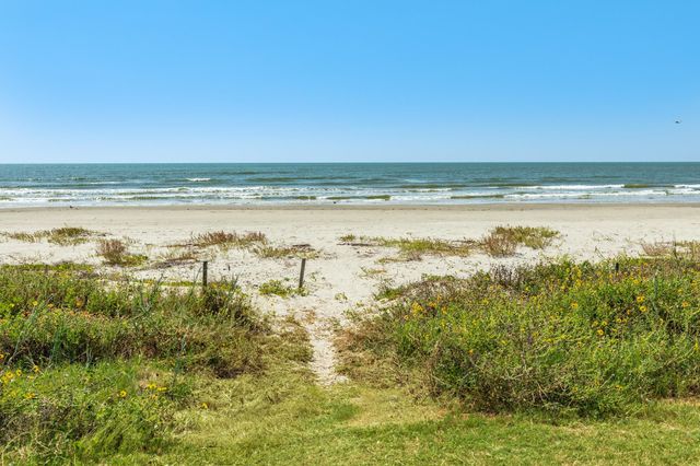 4227 Vista Boulevard, Galveston, TX 77554