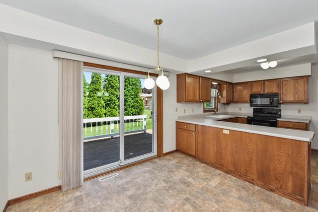 2920 Wildrose WAY, Racine, WI 53402