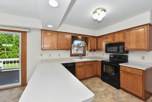 2920 Wildrose WAY, Racine, WI 53402