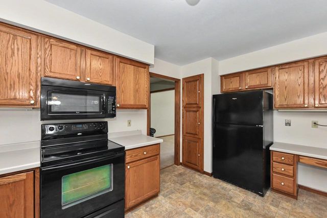 2920 Wildrose WAY, Racine, WI 53402