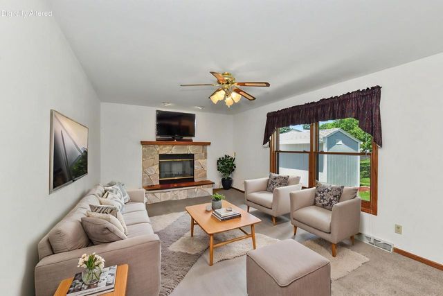 2920 Wildrose WAY, Racine, WI 53402