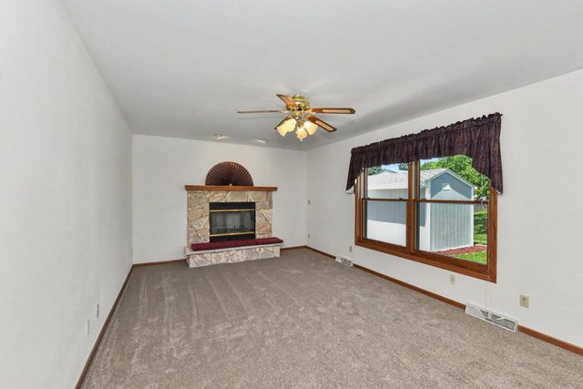 2920 Wildrose WAY, Racine, WI 53402