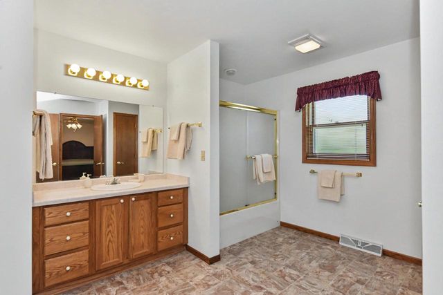 2920 Wildrose WAY, Racine, WI 53402