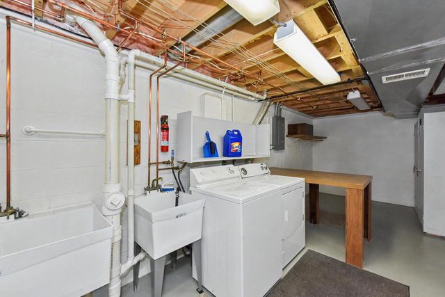 2920 Wildrose WAY, Racine, WI 53402