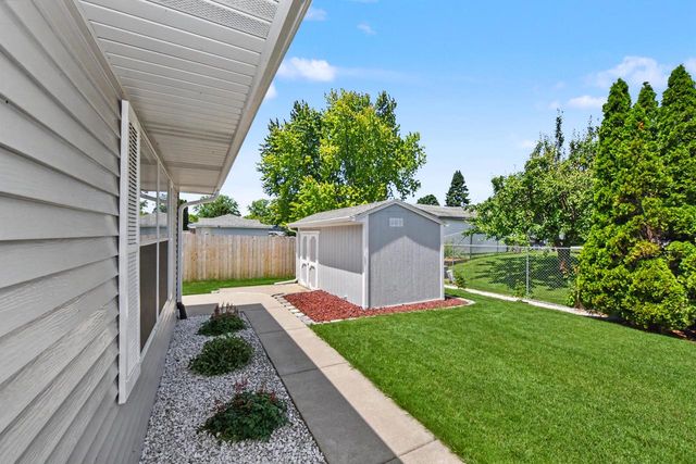 2920 Wildrose WAY, Racine, WI 53402