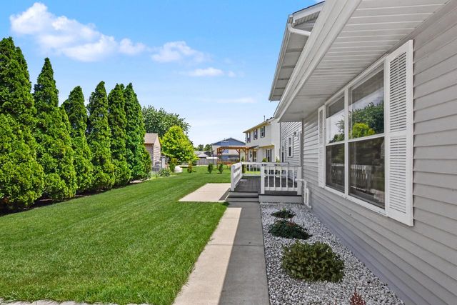 2920 Wildrose WAY, Racine, WI 53402