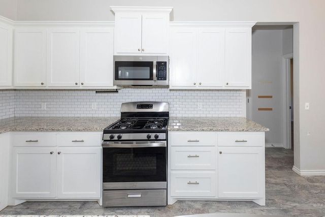 5923 NE Yorktown Ct, Elgin, OK 73538