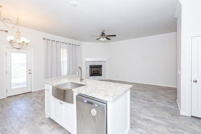 5923 NE Yorktown Ct, Elgin, OK 73538