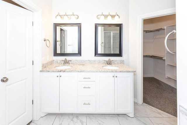 5923 NE Yorktown Ct, Elgin, OK 73538