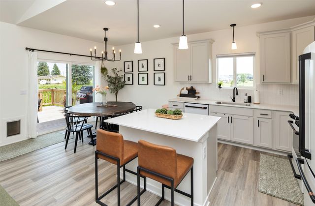 65 NW Rolling Circle, Waukee, IA 50263