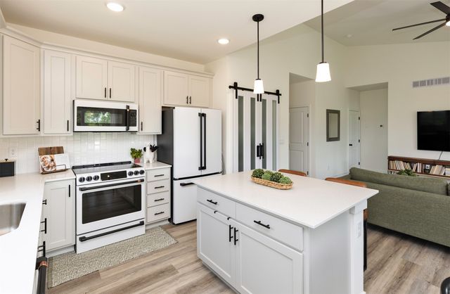 65 NW Rolling Circle, Waukee, IA 50263