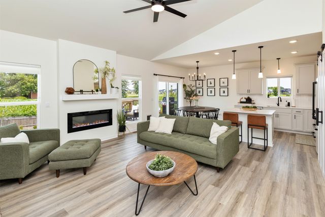 65 NW Rolling Circle, Waukee, IA 50263