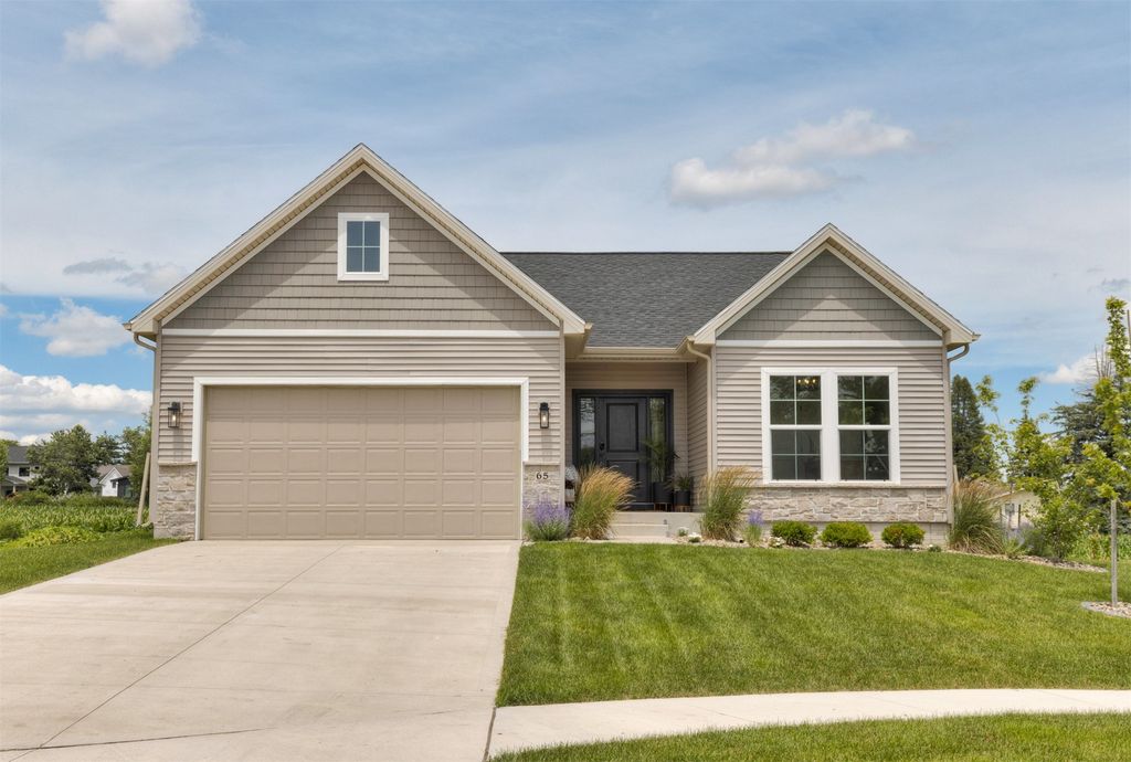 65 NW Rolling Circle, Waukee, IA 50263