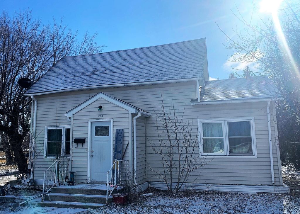 204 2nd Avenue SE, Roseau, MN 56751