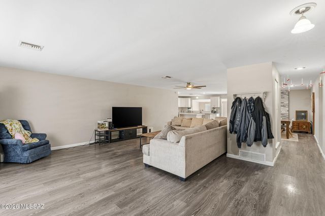 9148 E Bellevue Street, Tucson, AZ 85715