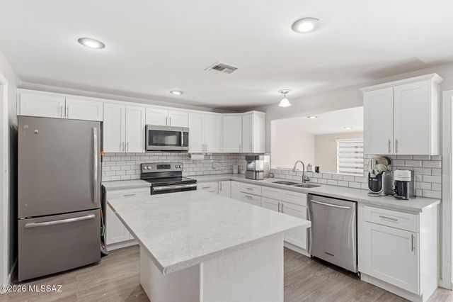 9148 E Bellevue Street, Tucson, AZ 85715