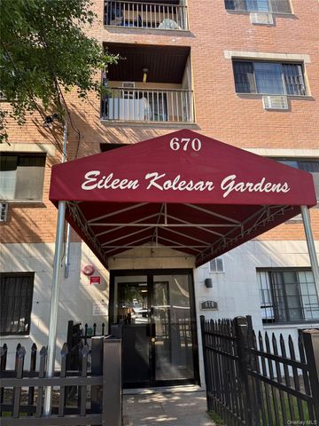 668 E 226th Street, Bronx, NY 10466