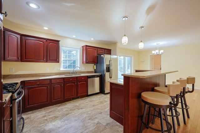 806 Waverly Street, Middleboro, MA 02346