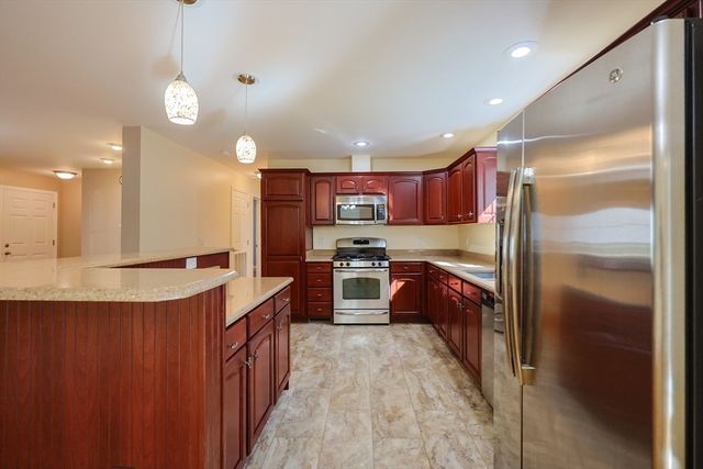 806 Waverly Street, Middleboro, MA 02346