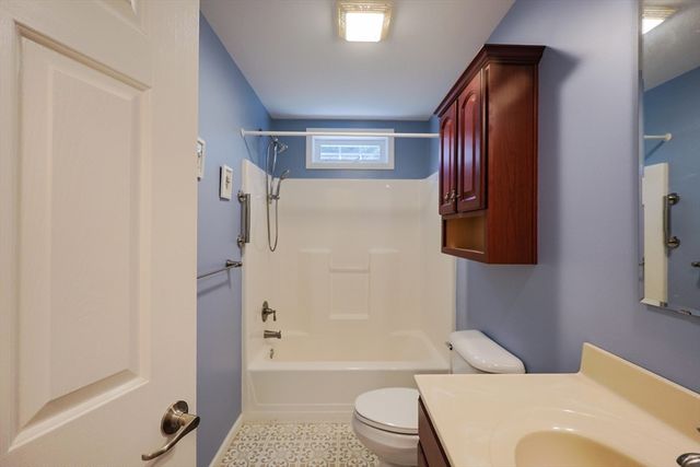 806 Waverly Street, Middleboro, MA 02346