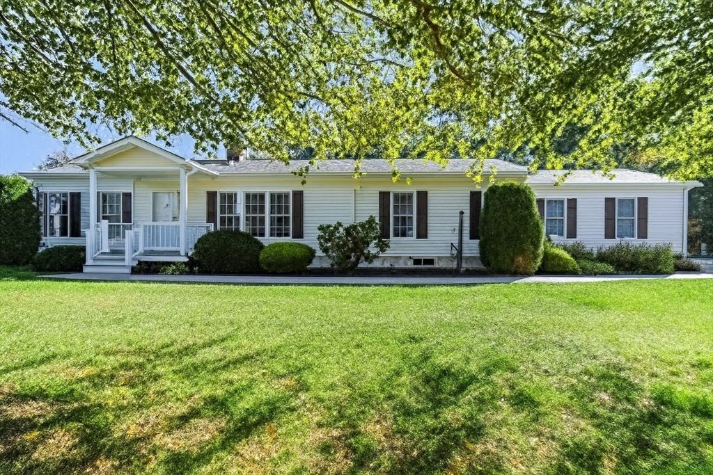 806 Waverly Street, Middleboro, MA 02346