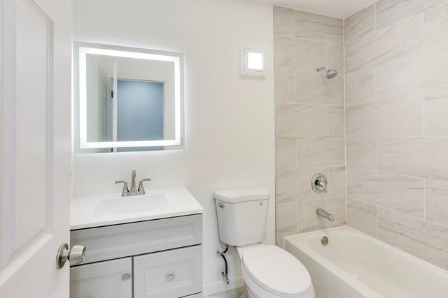 1239 Spring Valley Drive, Carol Stream, IL 60188