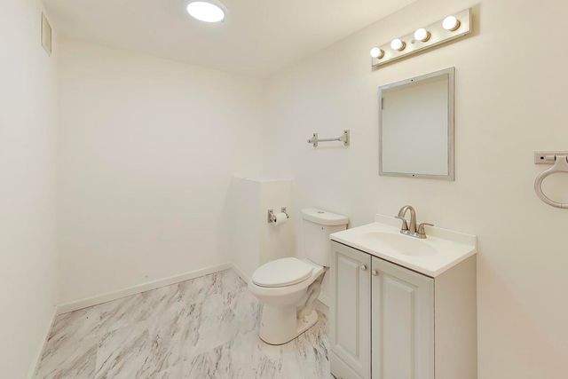 1239 Spring Valley Drive, Carol Stream, IL 60188