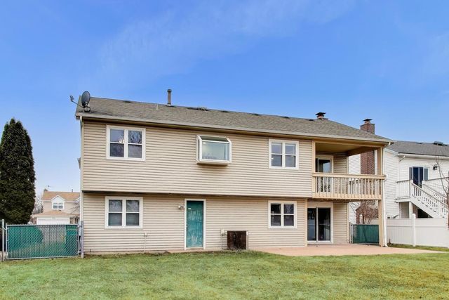 1239 Spring Valley Drive, Carol Stream, IL 60188