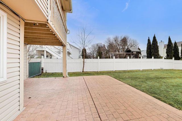 1239 Spring Valley Drive, Carol Stream, IL 60188