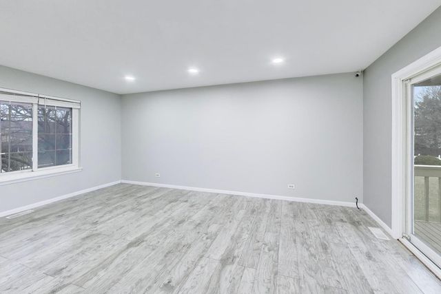 1239 Spring Valley Drive, Carol Stream, IL 60188