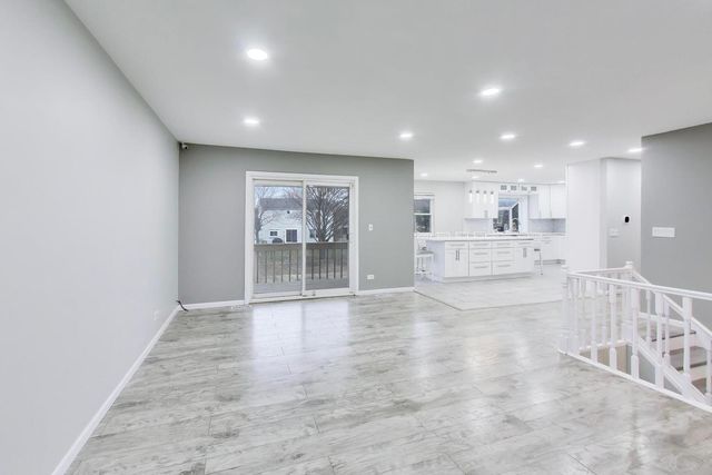 1239 Spring Valley Drive, Carol Stream, IL 60188