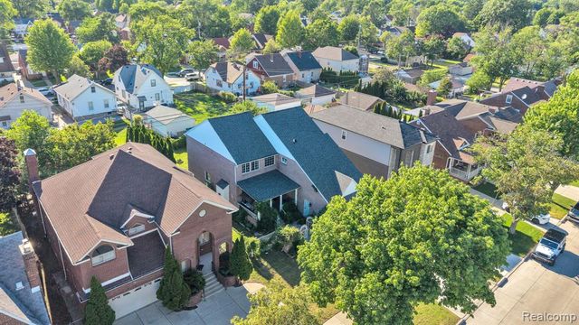 7511 Orchard Avenue, Dearborn, MI 48126