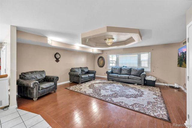 7511 Orchard Avenue, Dearborn, MI 48126