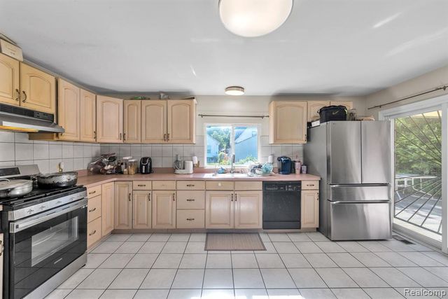 7511 Orchard Avenue, Dearborn, MI 48126