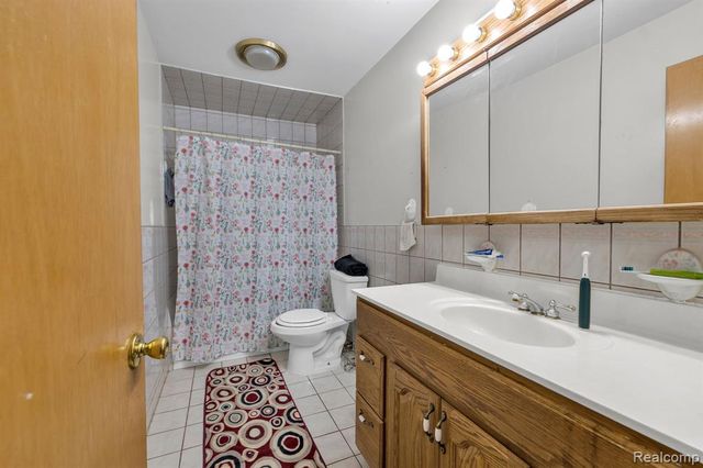 7511 Orchard Avenue, Dearborn, MI 48126
