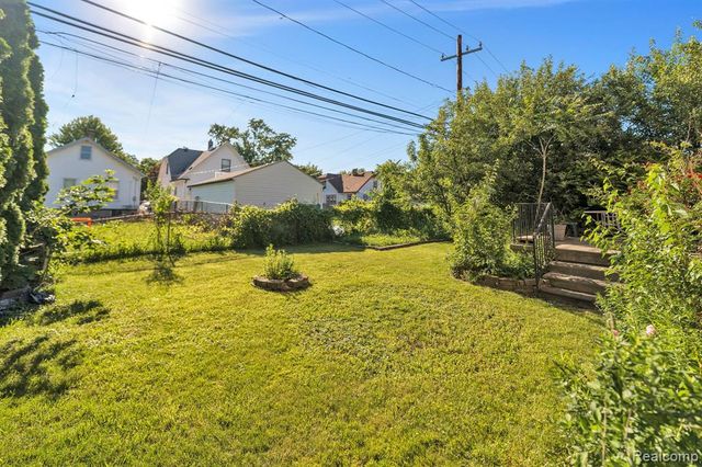 7511 Orchard Avenue, Dearborn, MI 48126