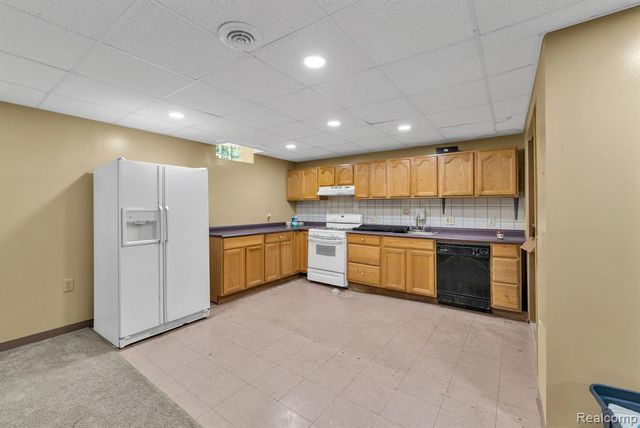 7511 Orchard Avenue, Dearborn, MI 48126