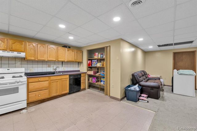 7511 Orchard Avenue, Dearborn, MI 48126