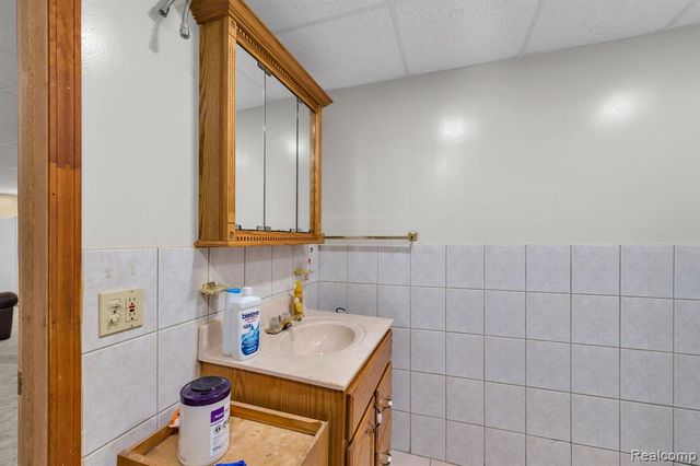 7511 Orchard Avenue, Dearborn, MI 48126