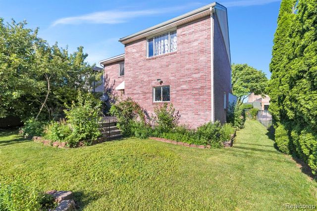 7511 Orchard Avenue, Dearborn, MI 48126
