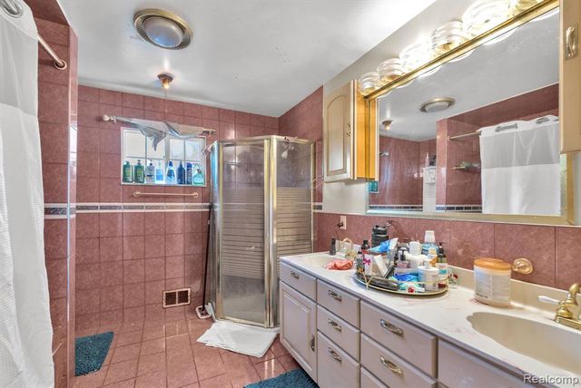 7511 Orchard Avenue, Dearborn, MI 48126