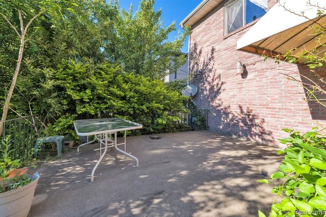 7511 Orchard Avenue, Dearborn, MI 48126