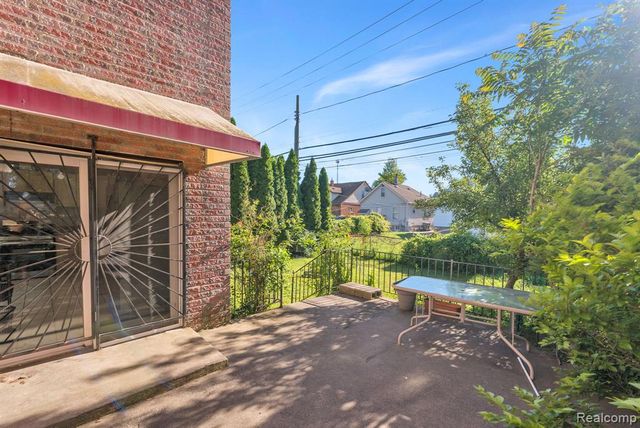 7511 Orchard Avenue, Dearborn, MI 48126