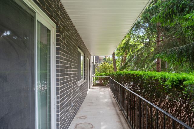 4949 Golf Road 101, Skokie, IL 60077