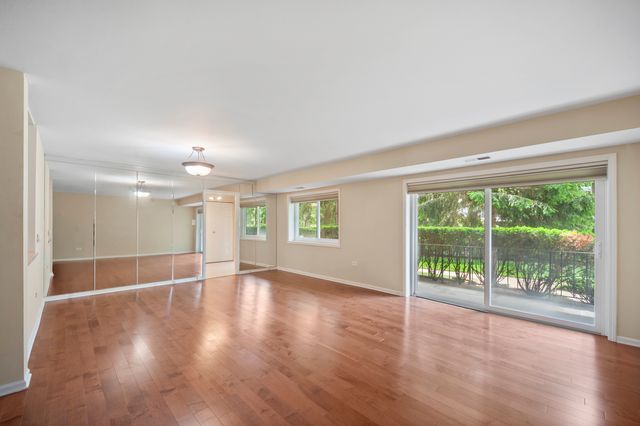 4949 Golf Road 101, Skokie, IL 60077