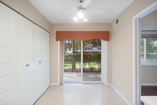 4949 Golf Road 101, Skokie, IL 60077