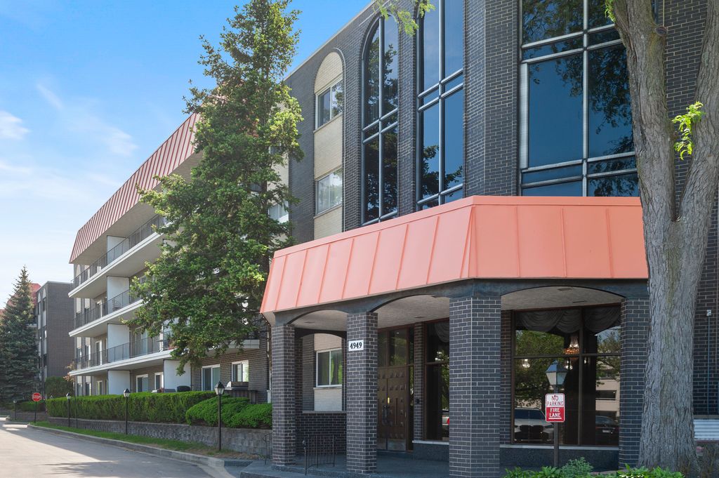 4949 Golf Road 101, Skokie, IL 60077