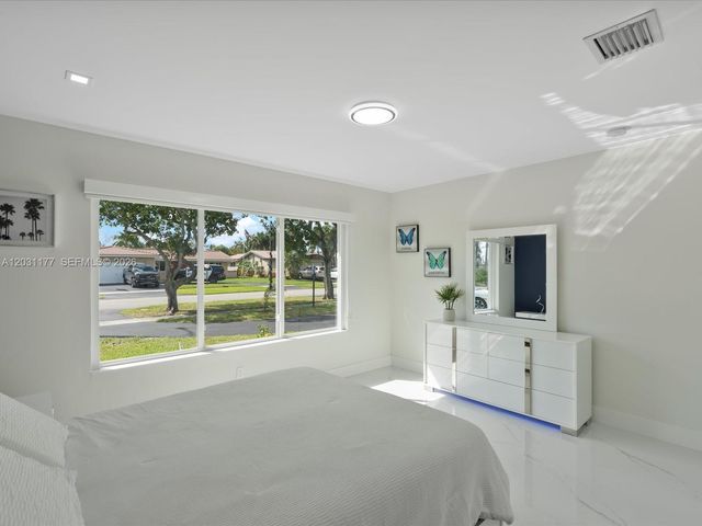 4901 Grant St, Hollywood, FL 33021