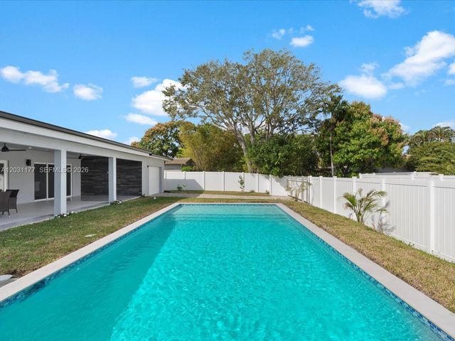 4901 Grant St, Hollywood, FL 33021