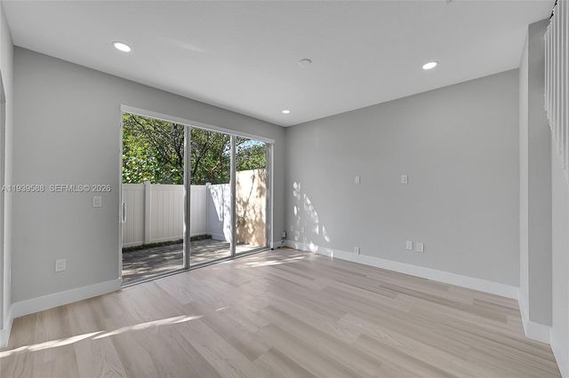 884 NW 170th Ter, Pembroke Pines, FL 33028